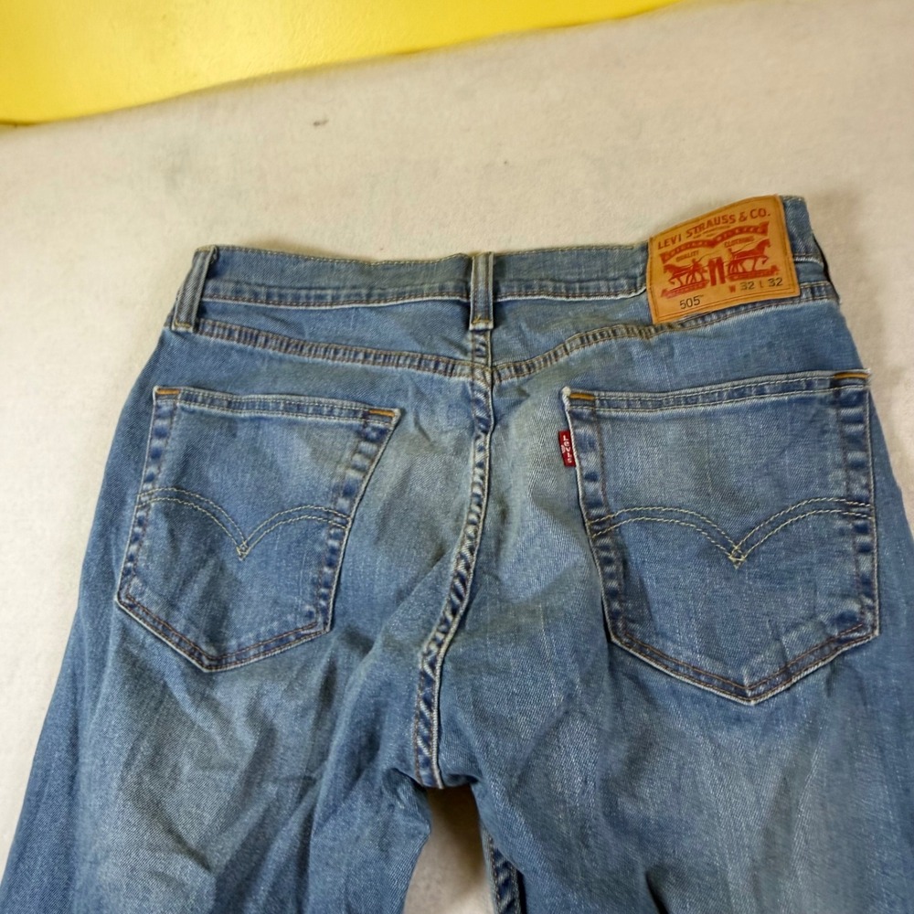 Levis 505 Regular Fit Straight Leg Jeans Medium Wash Blue Mens 32x32 Denim